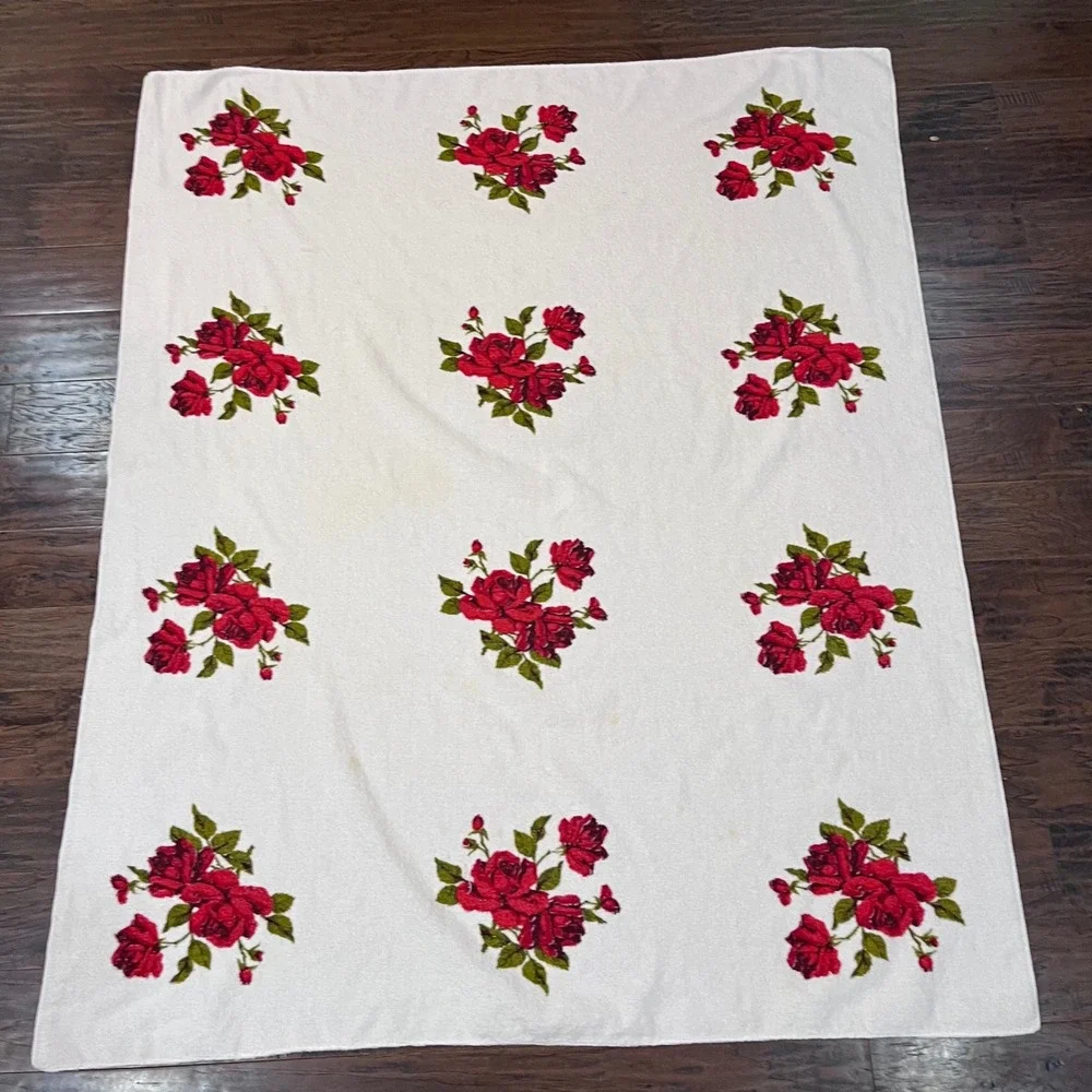 Vintage White Tablecloth Red Rose Floral Pattern‎ Rectangular 52x66 Terry Cloth